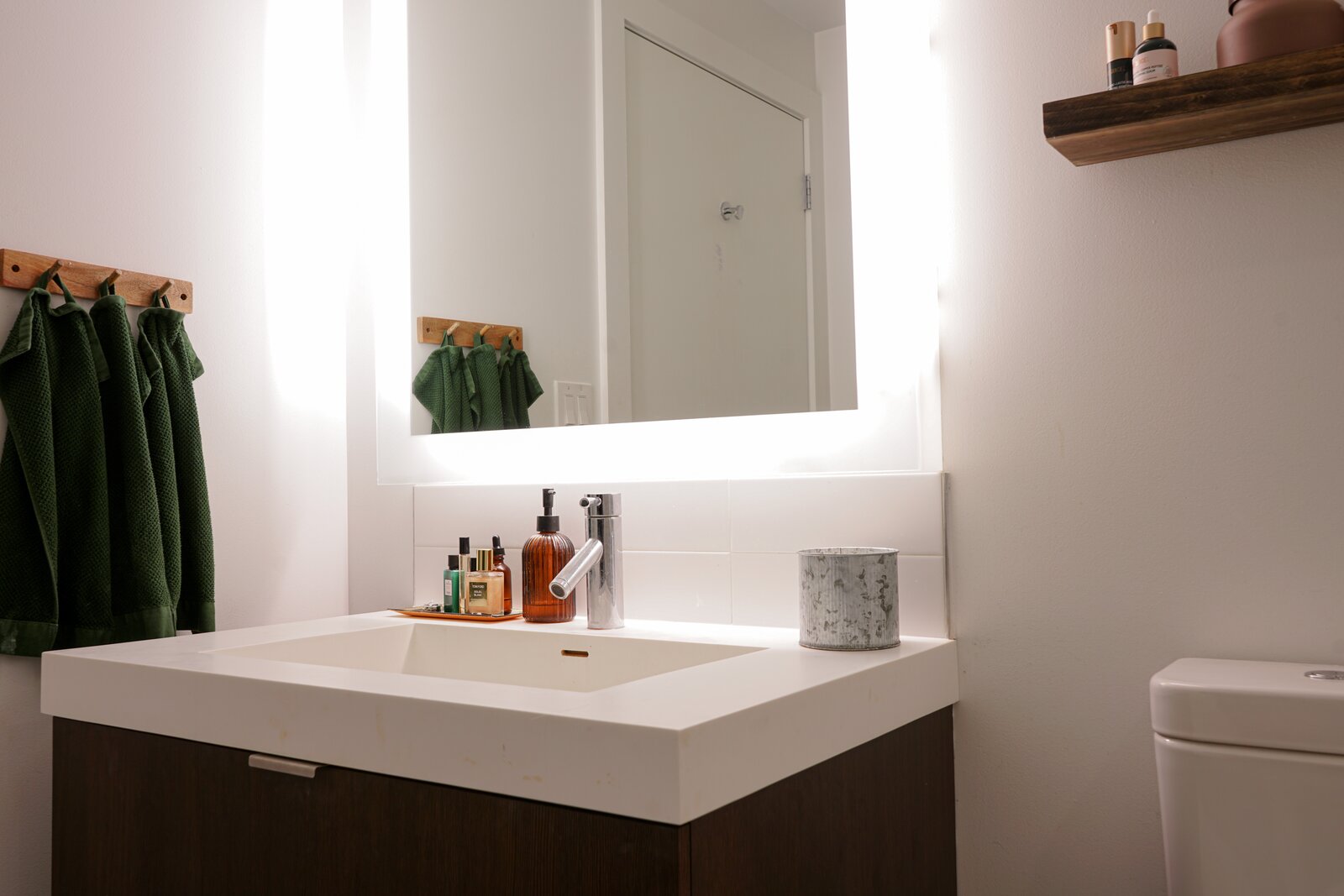 View of Scandinavian Interior Design: Simple, Sleek, and Functional Spaces ...