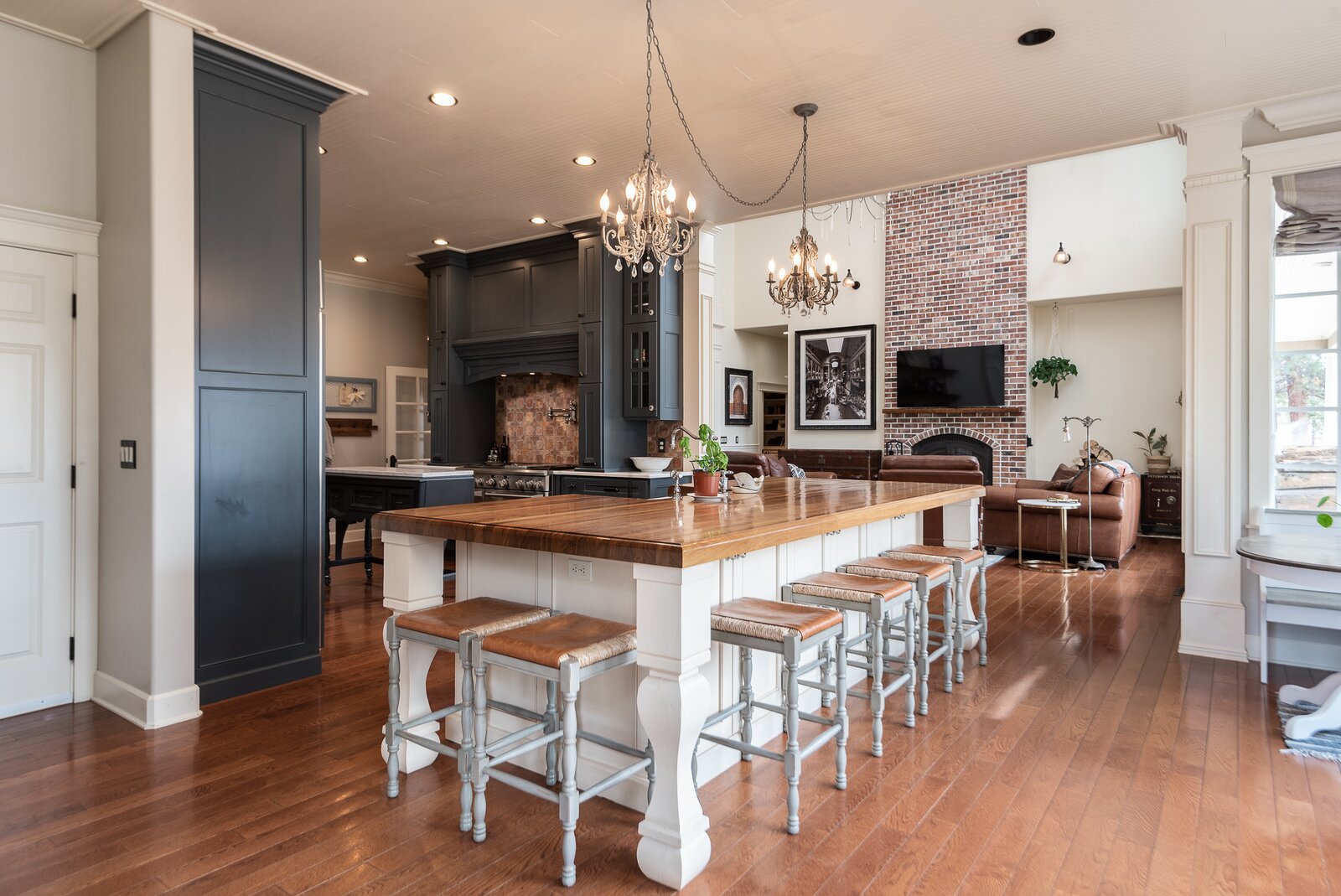 Photo 5 of 16 in 20Acre Equestrian Estate in Bend, OR With Treehouse