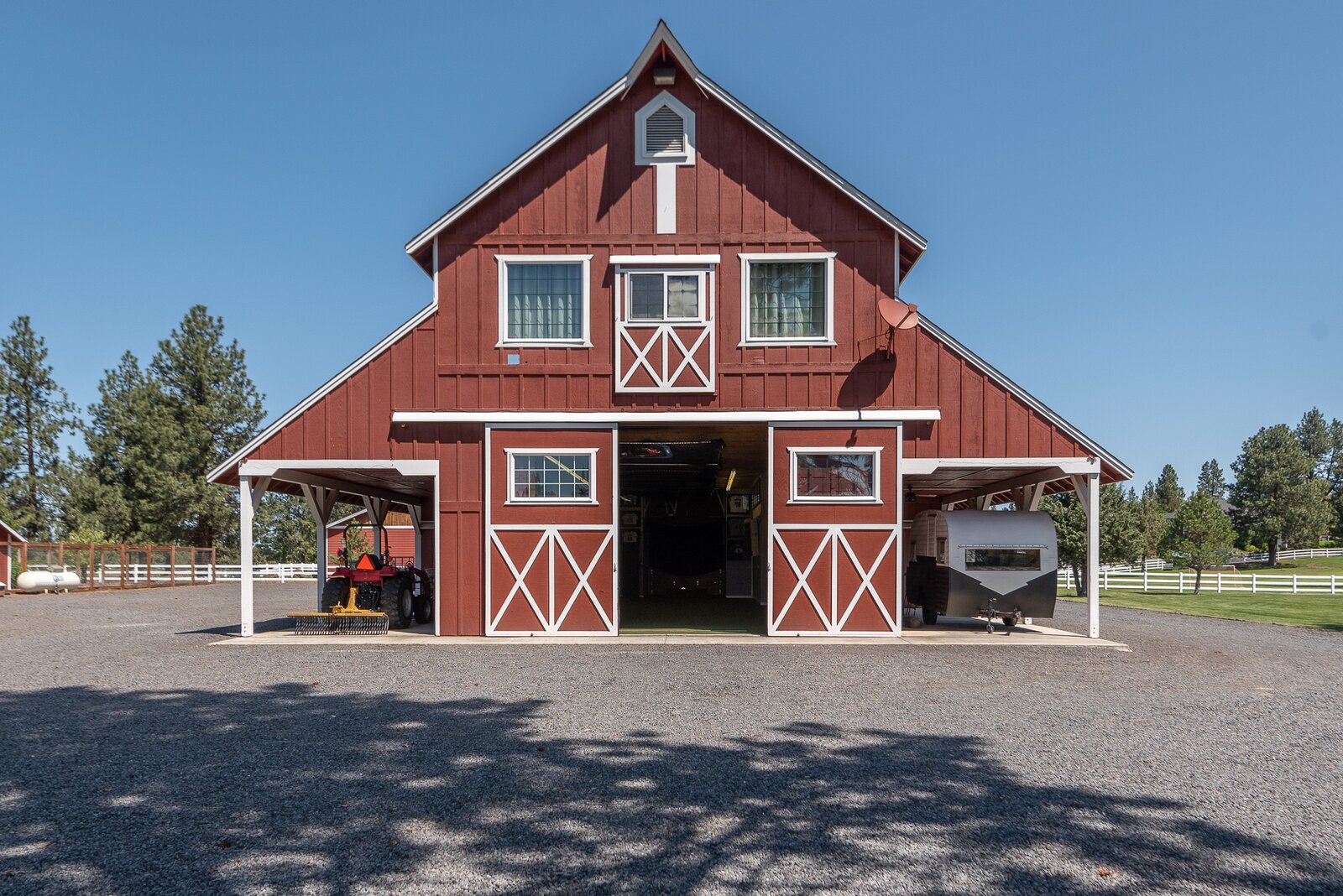Photo 10 of 16 in 20Acre Equestrian Estate in Bend, OR With Treehouse
