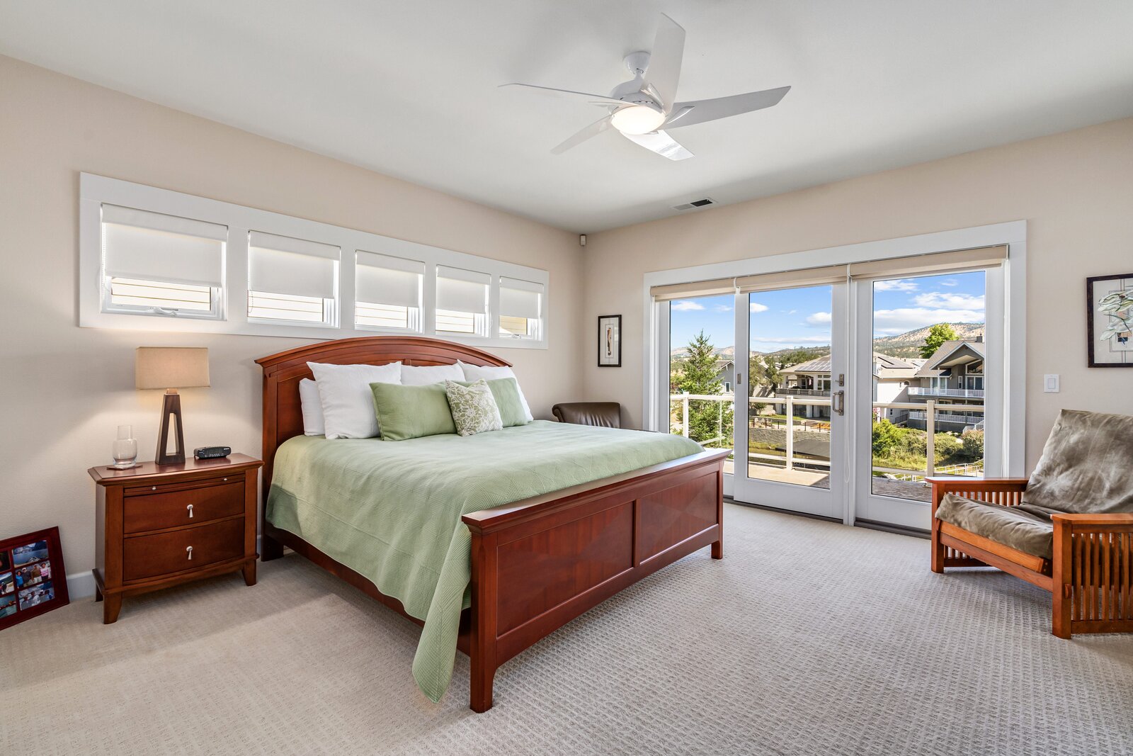 Photo 4 of 14 in Luxury Waterfront Home on Lake Tulloch in Northern