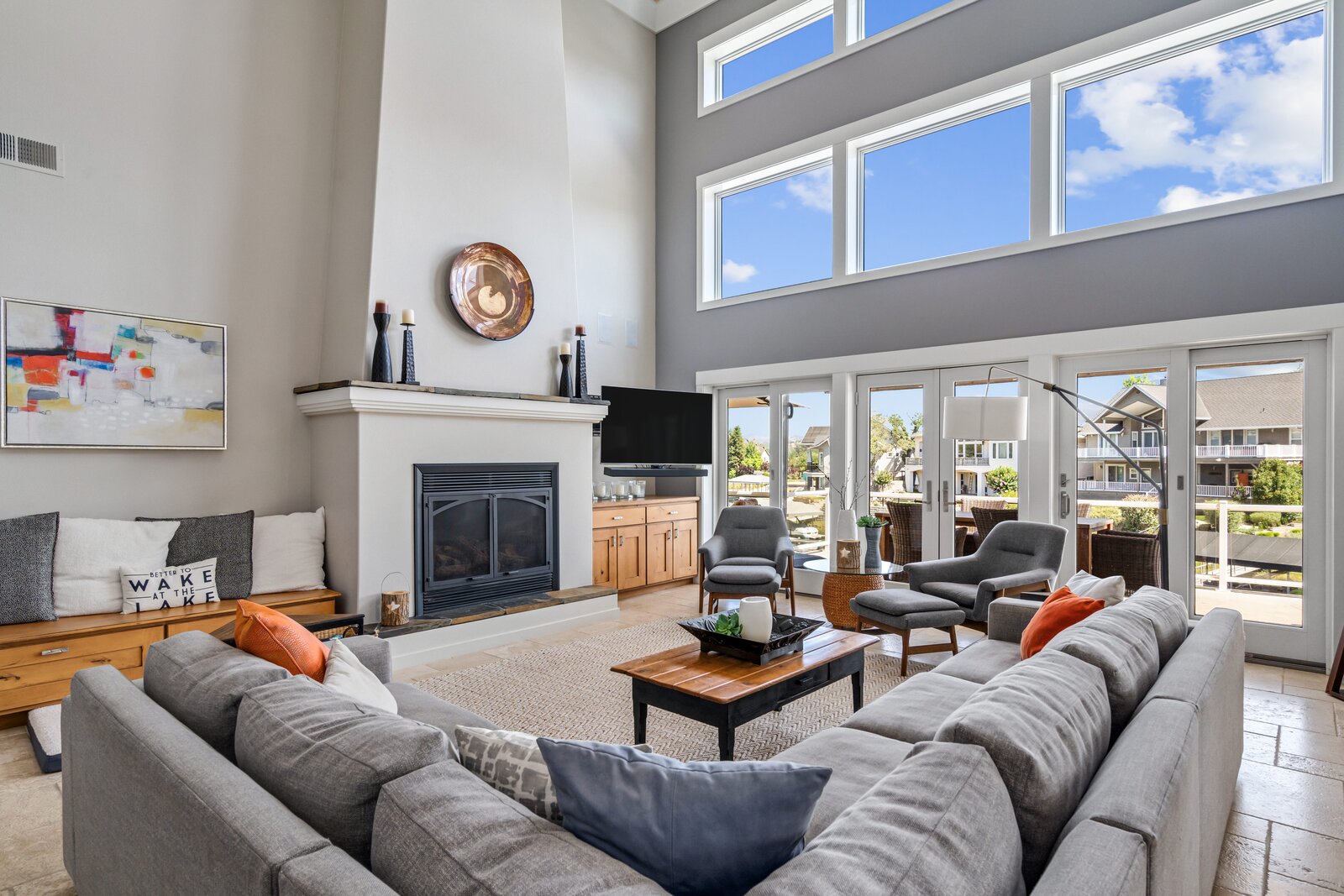 Photo 6 of 14 in Luxury Waterfront Home on Lake Tulloch in Northern