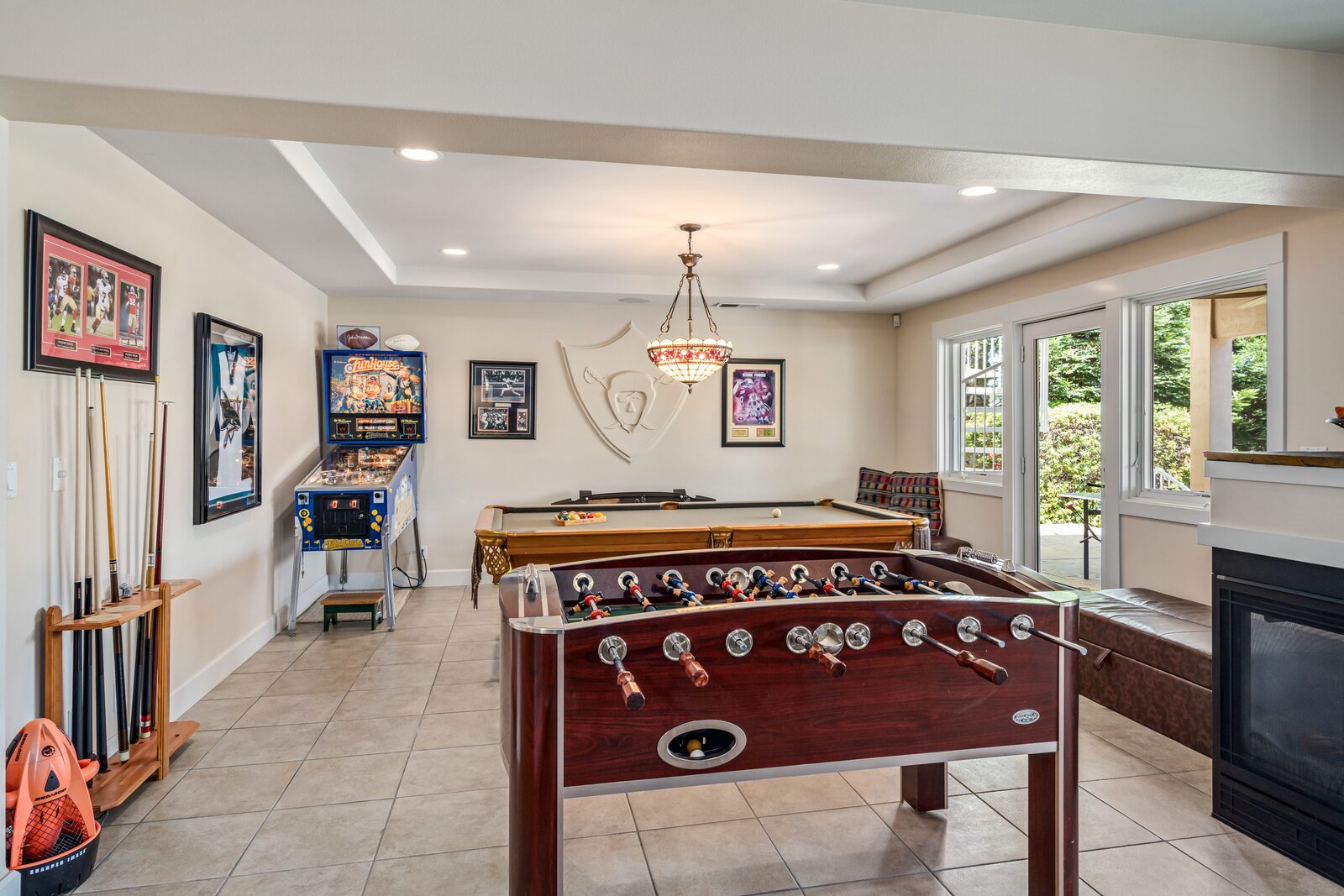 Photo 12 of 14 in Luxury Waterfront Home on Lake Tulloch in Northern