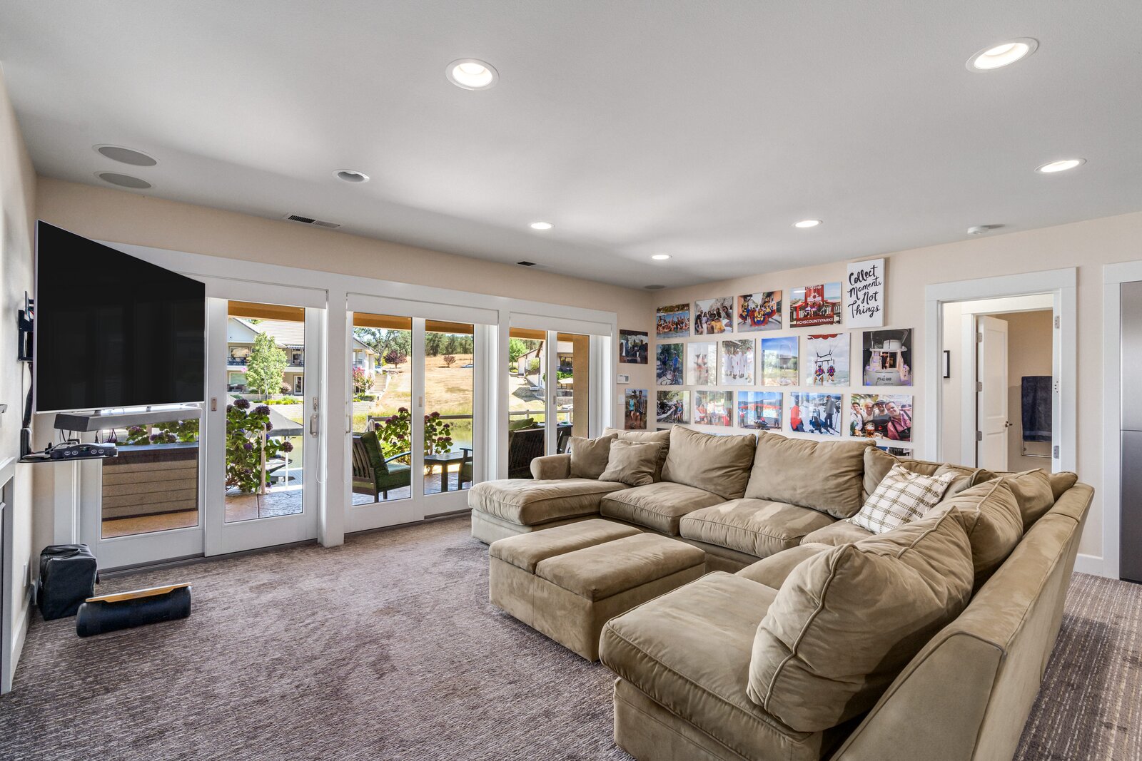 Photo 11 of 14 in Luxury Waterfront Home on Lake Tulloch in Northern