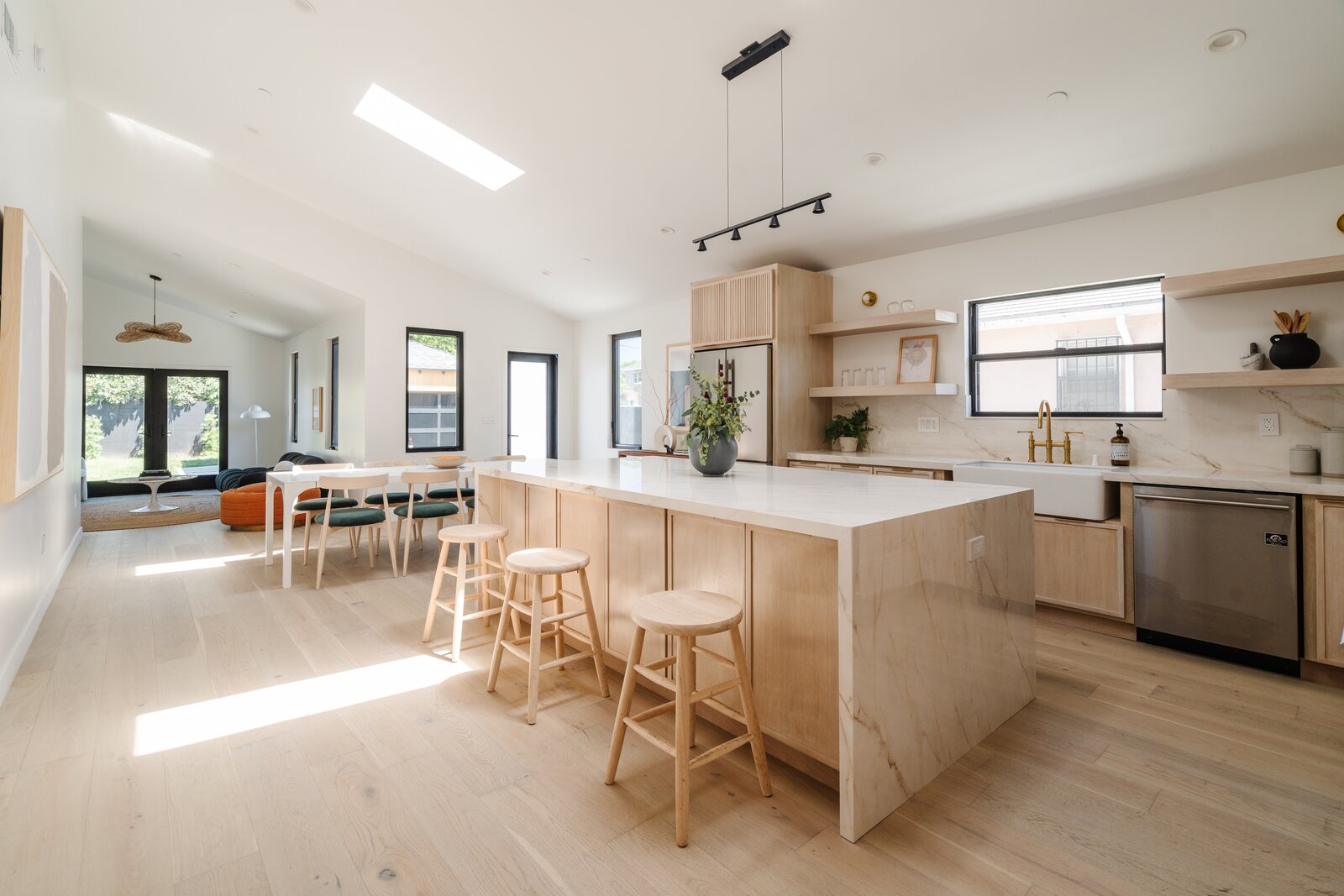 Photo 1 of 11 in Designer Residence With Flex Space in Los Angeles