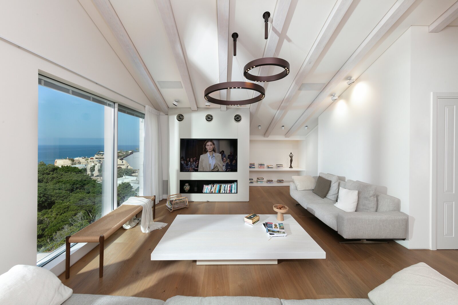 ‎Balcony - Penthouseのアルバム - Apple Music - Moen Penthouse Balcony