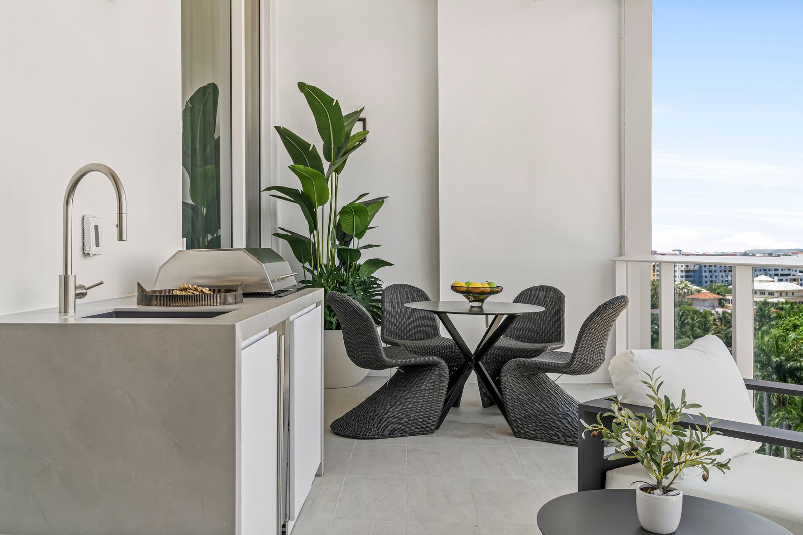 Photo 3 of 4 in Penthouse 910 at ALINA 220 in ALINA Residences by Duree ...