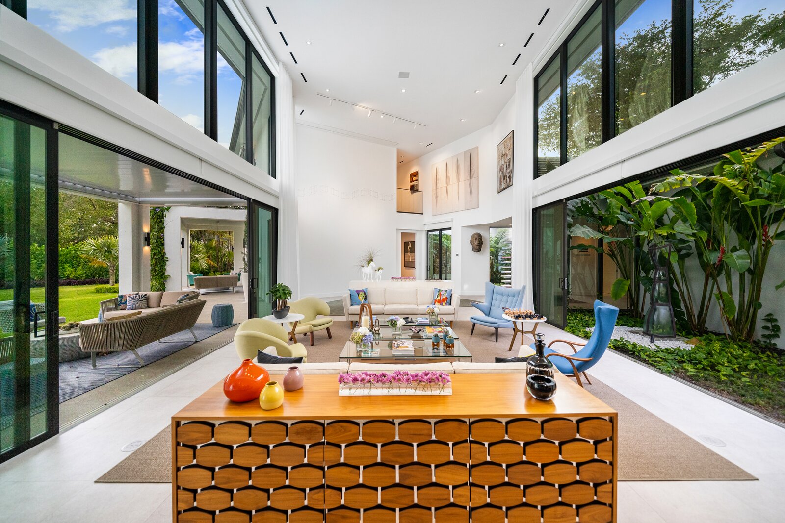Luxury Homebuyers Captivated by Design in Coral Gables Home (5 Photos ...