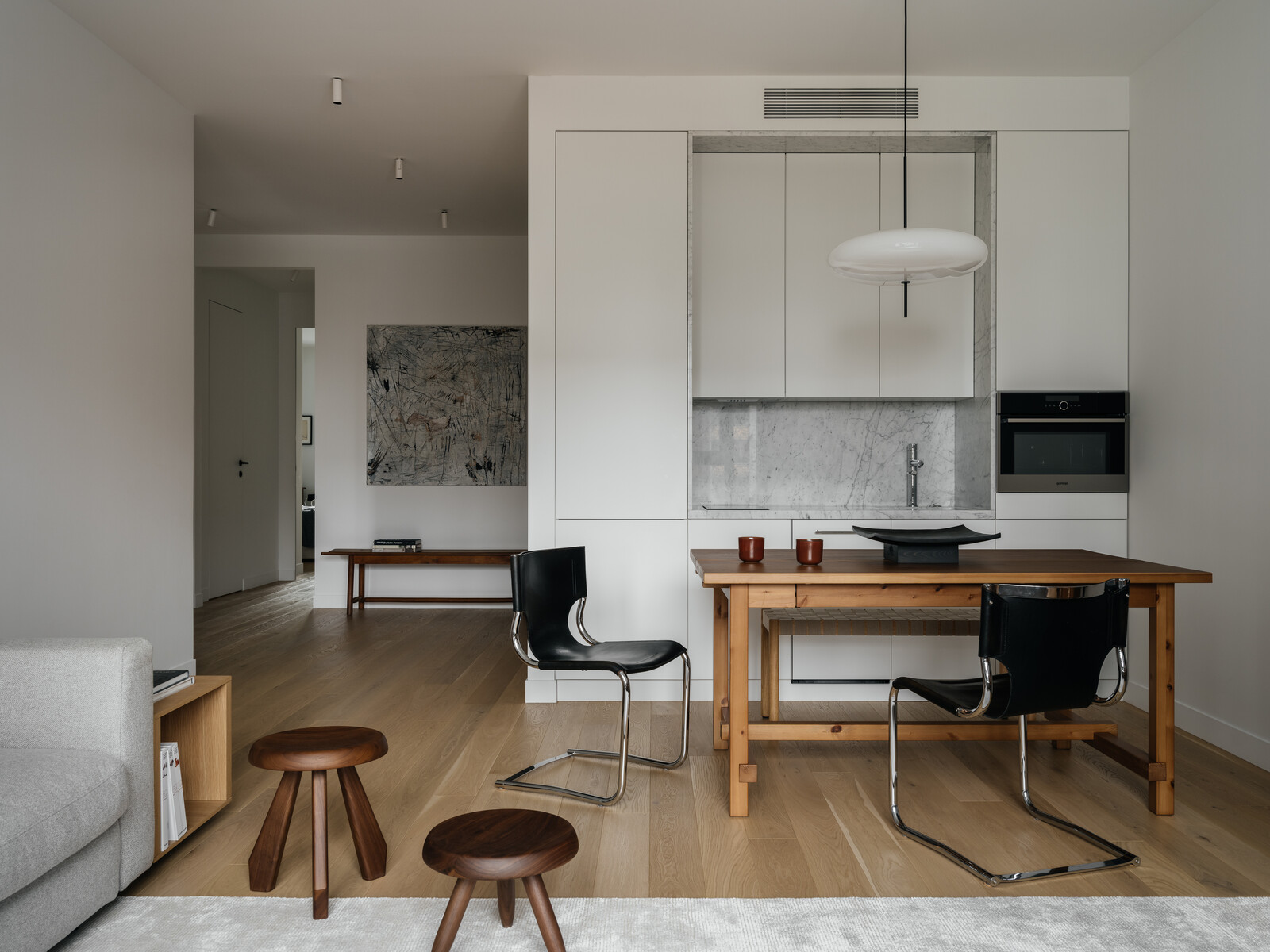 Photo 2 of 17 in Comfortable and stylish apartment of interior designer ...