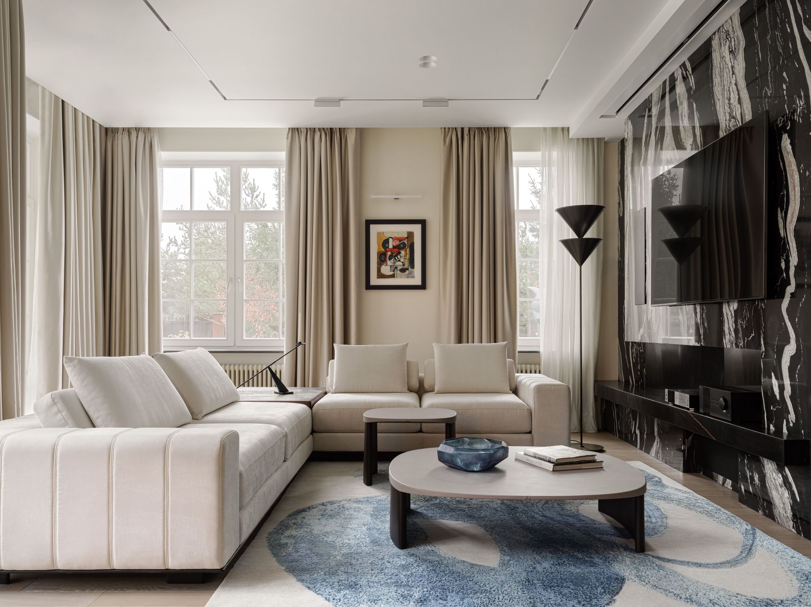 Photo 2 of 23 in Family house with contemporary art and refined ...