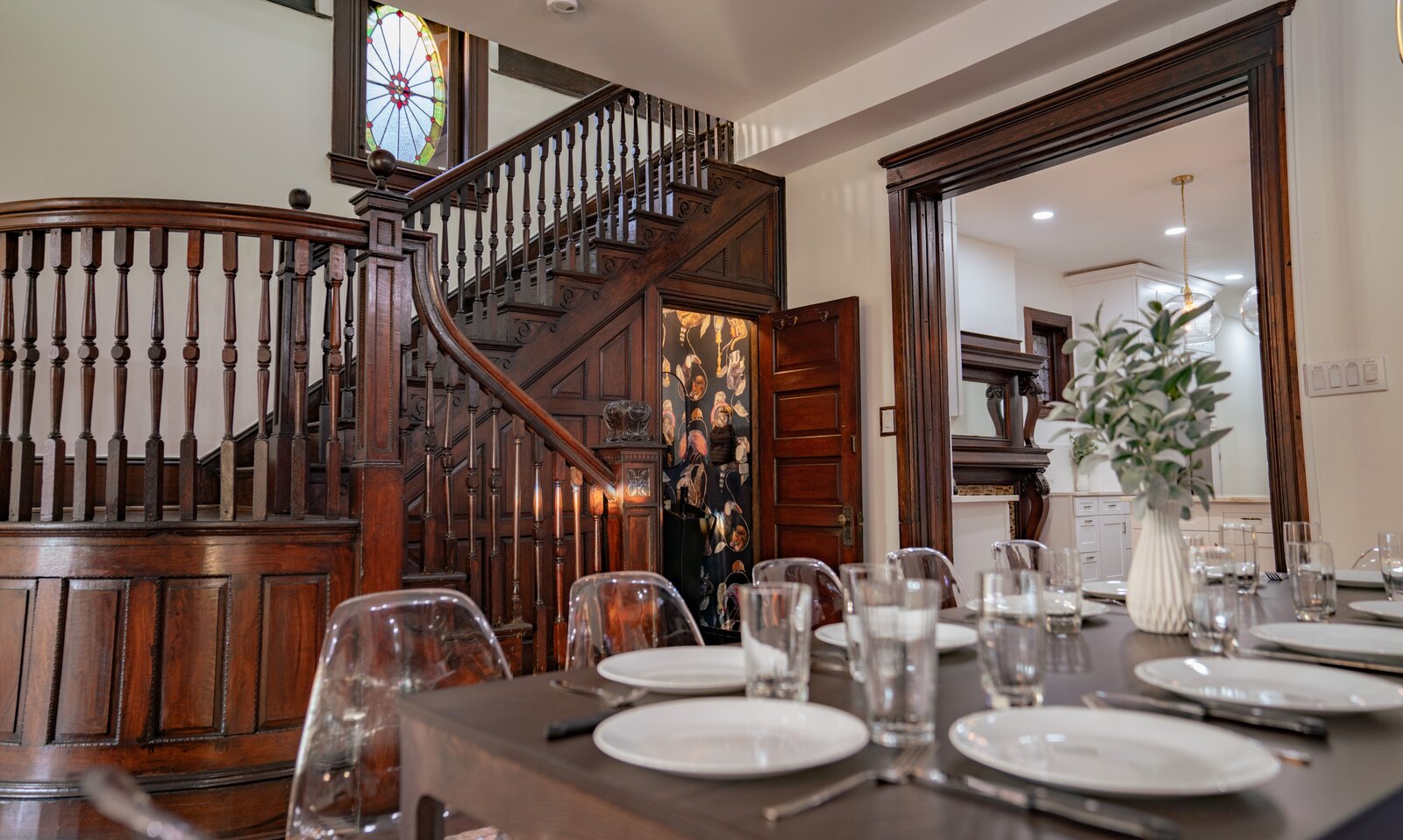 Photo 16 of 34 in The Mt. Vernon Manor by Daniel Lind Dwell