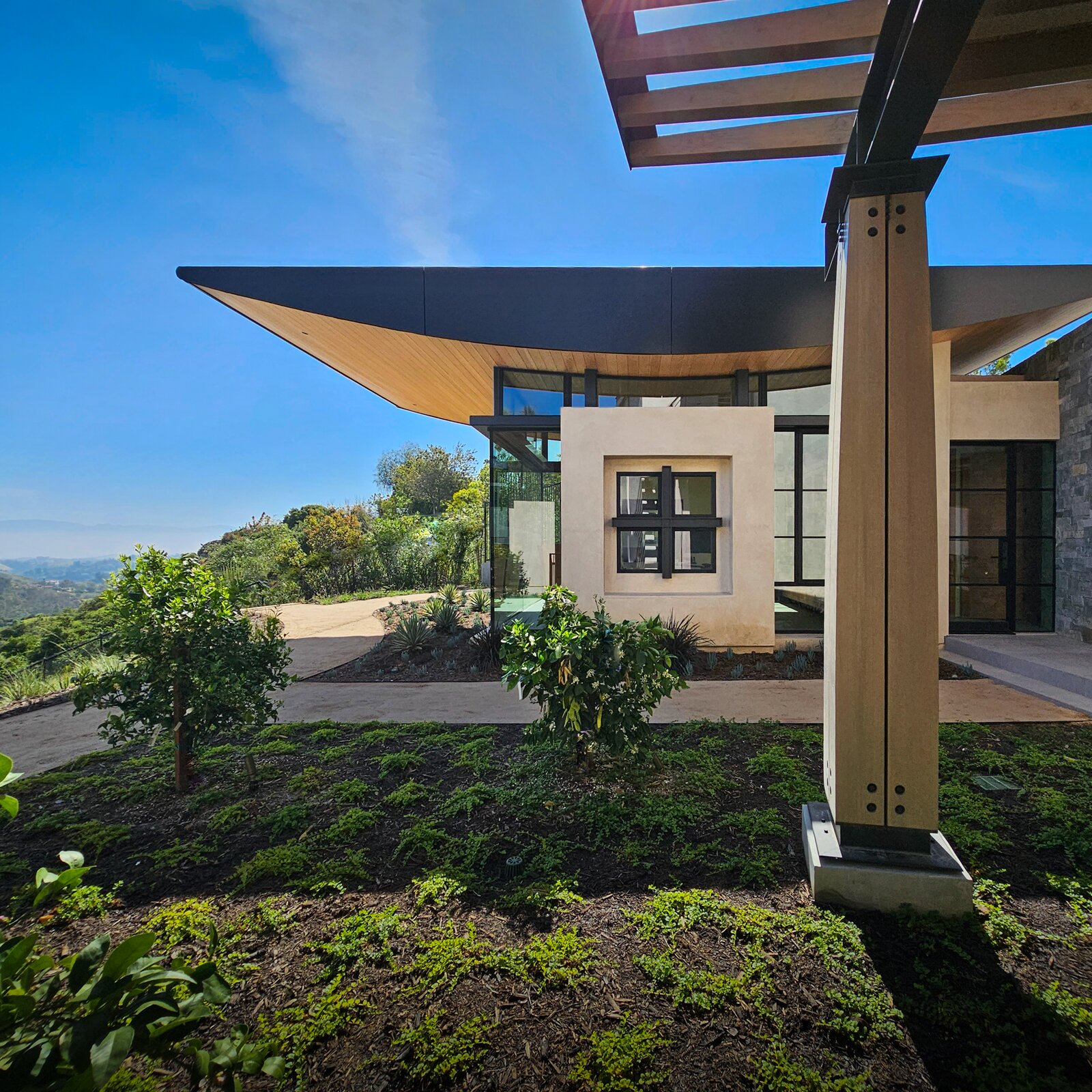 Modern Hillside House in Los Angeles (87 Photos) - Dwell