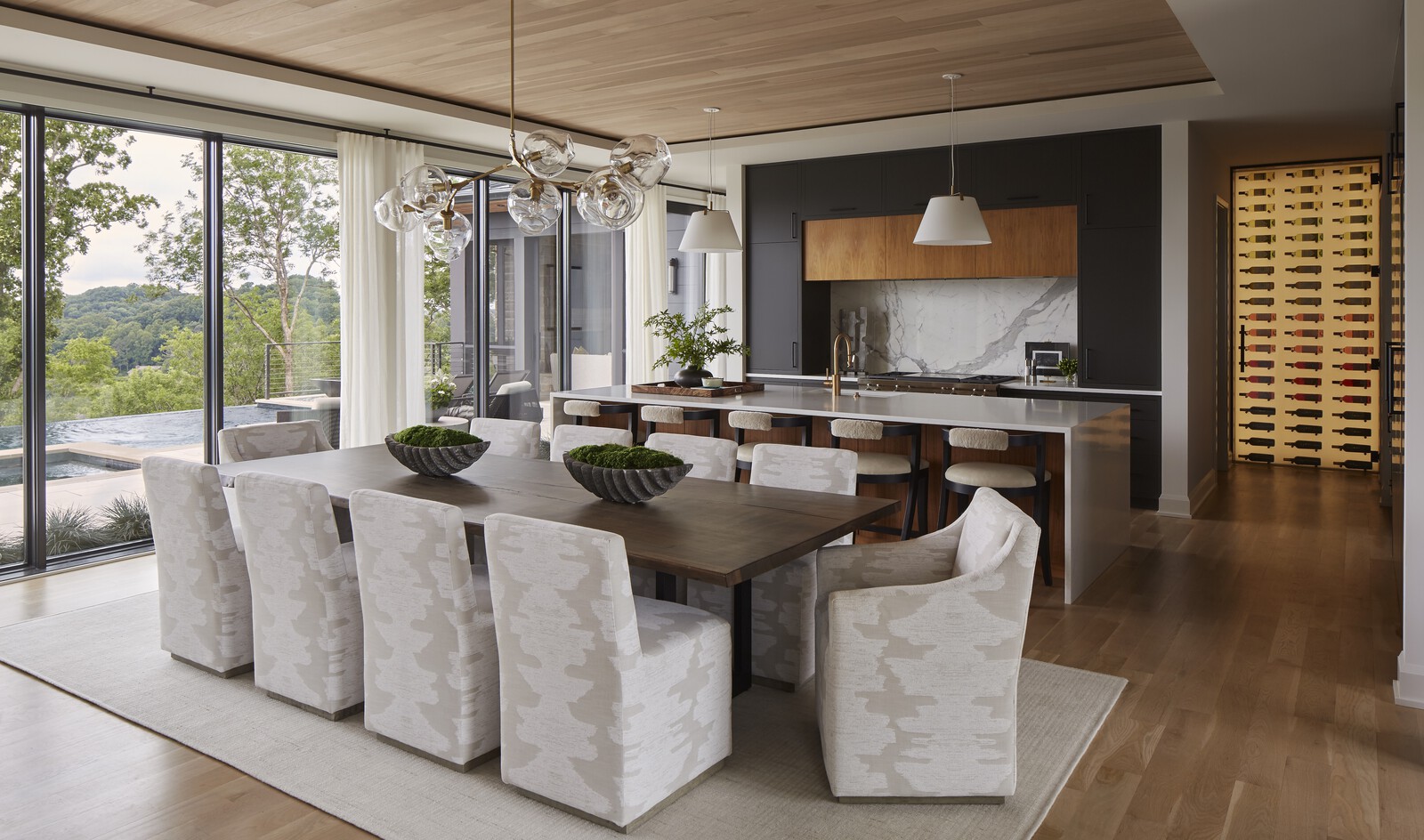 Photo 3 of 29 in Ridge Top Modern by Brad Ramsey Interiors - Dwell