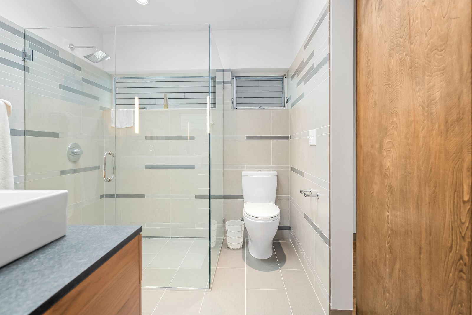 photo-11-of-15-in-for-sale-3741-sw-sweetbriar-modern-house-by-lance