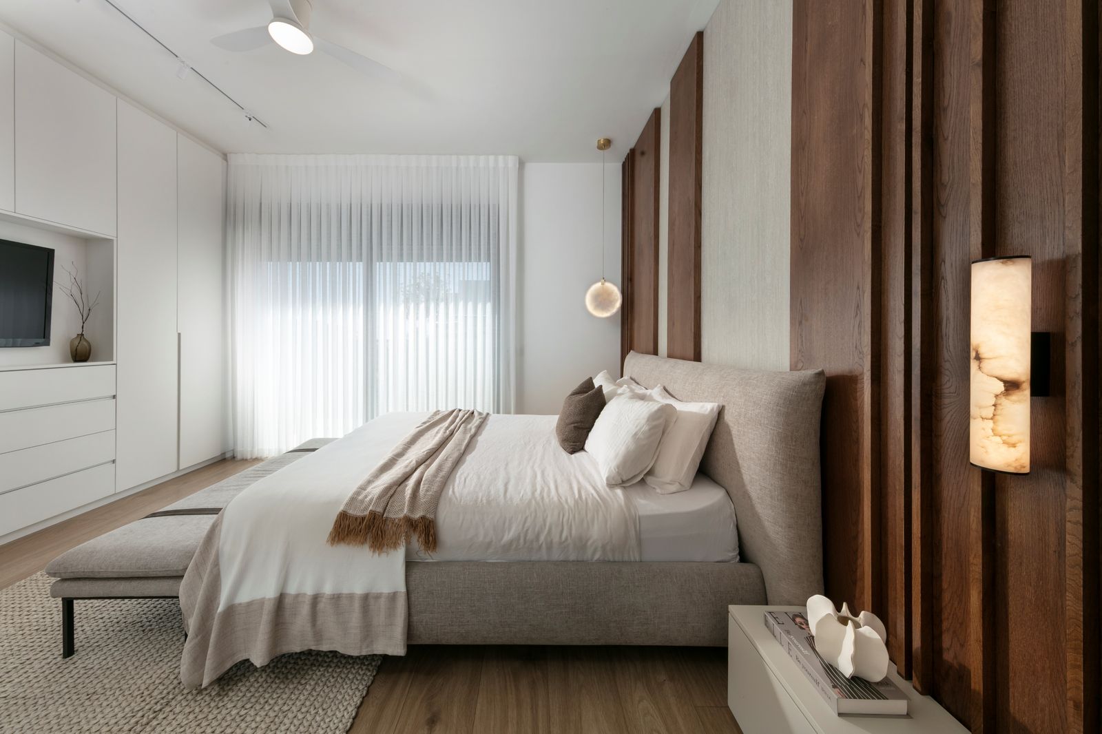 Photo 2 of 18 in Transforming an Apartment into a Breathtaking Dream ... - Transforming Vacant Apartments Into Homes